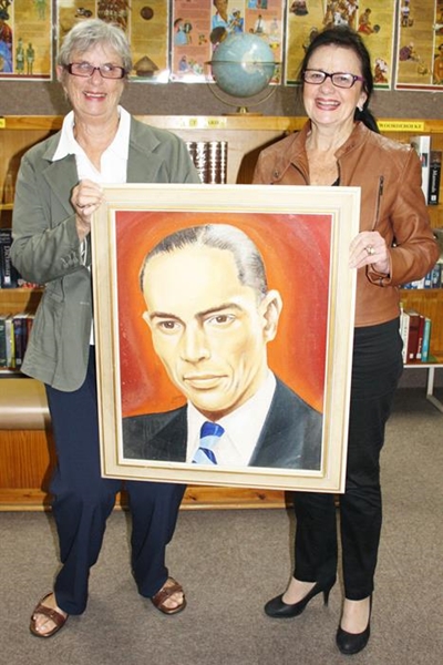 Petersen-portret kry ereplek in biblioteek